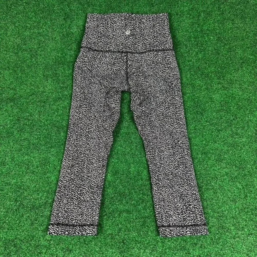 Lululemon Wunder Under High Rise Crop Size 4 Leggings Black & White High Waisted